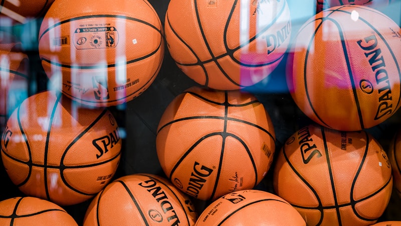 意甲联赛直播平台技术架构示意图，展示服务器、CDN和用户终端的连接